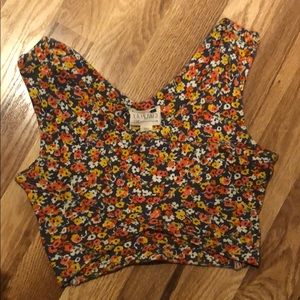 Cropped flowery shirt